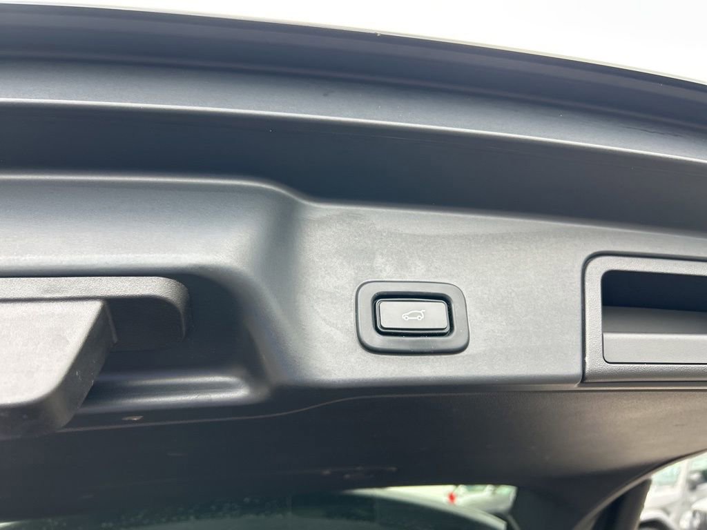 Used 2020 Land Rover Range Rover Evoque SE image 29