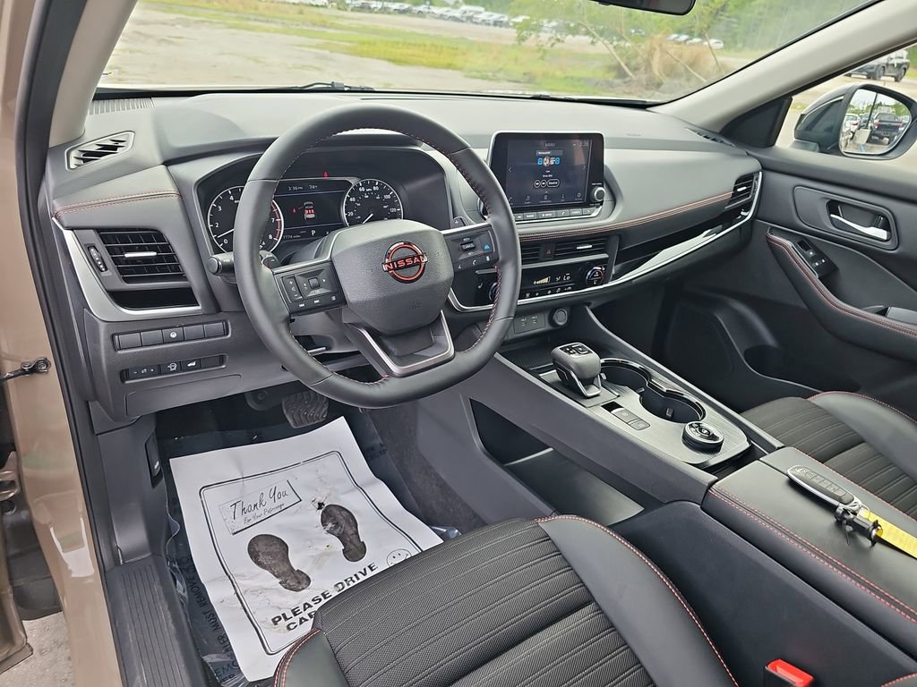 Used 2025 Nissan Rogue SV image 20