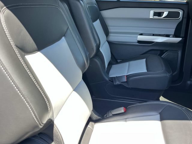 Used 2023 Ford Explorer XLT w/ Equipment Group 202A AWD/4WD image 28