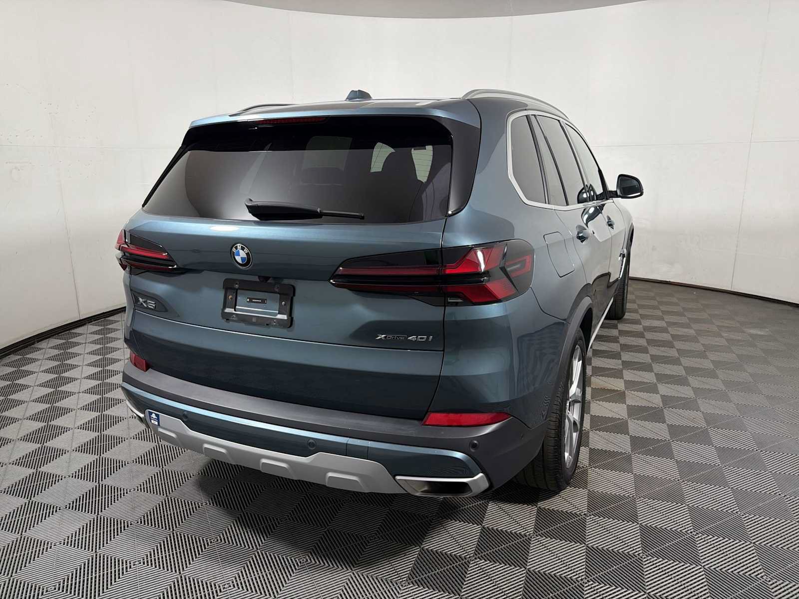 Used 2024 BMW X5 xDrive40i w/ Premium Package AWD/4WD image 6