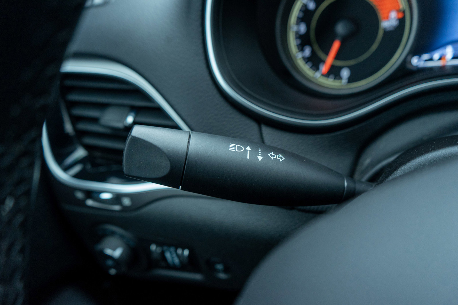 Used 2021 Jeep Cherokee Limited image 27