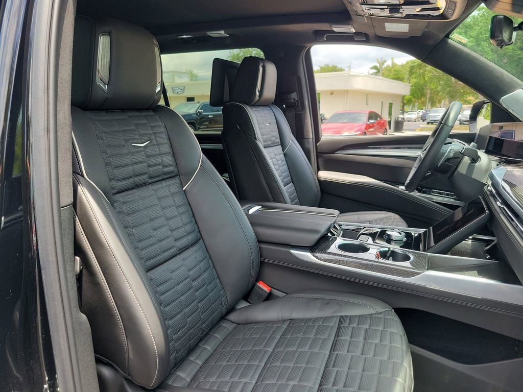 Certified 2026 Cadillac Escalade ESV V w/ LPO, ONYX Package AWD/4WD image 23
