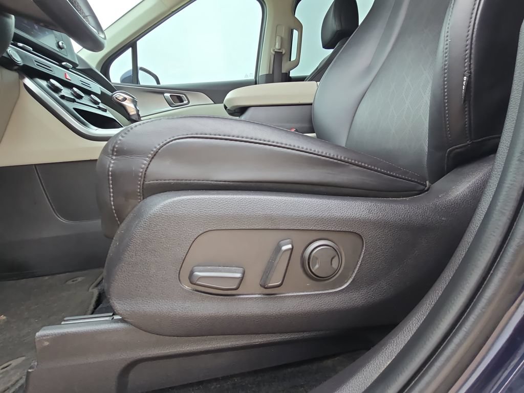 Used 2024 Kia Carnival LX FWD image 29