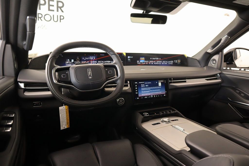 New 2025 Lincoln Navigator Reserve w/ Jet Appearance Package image 2