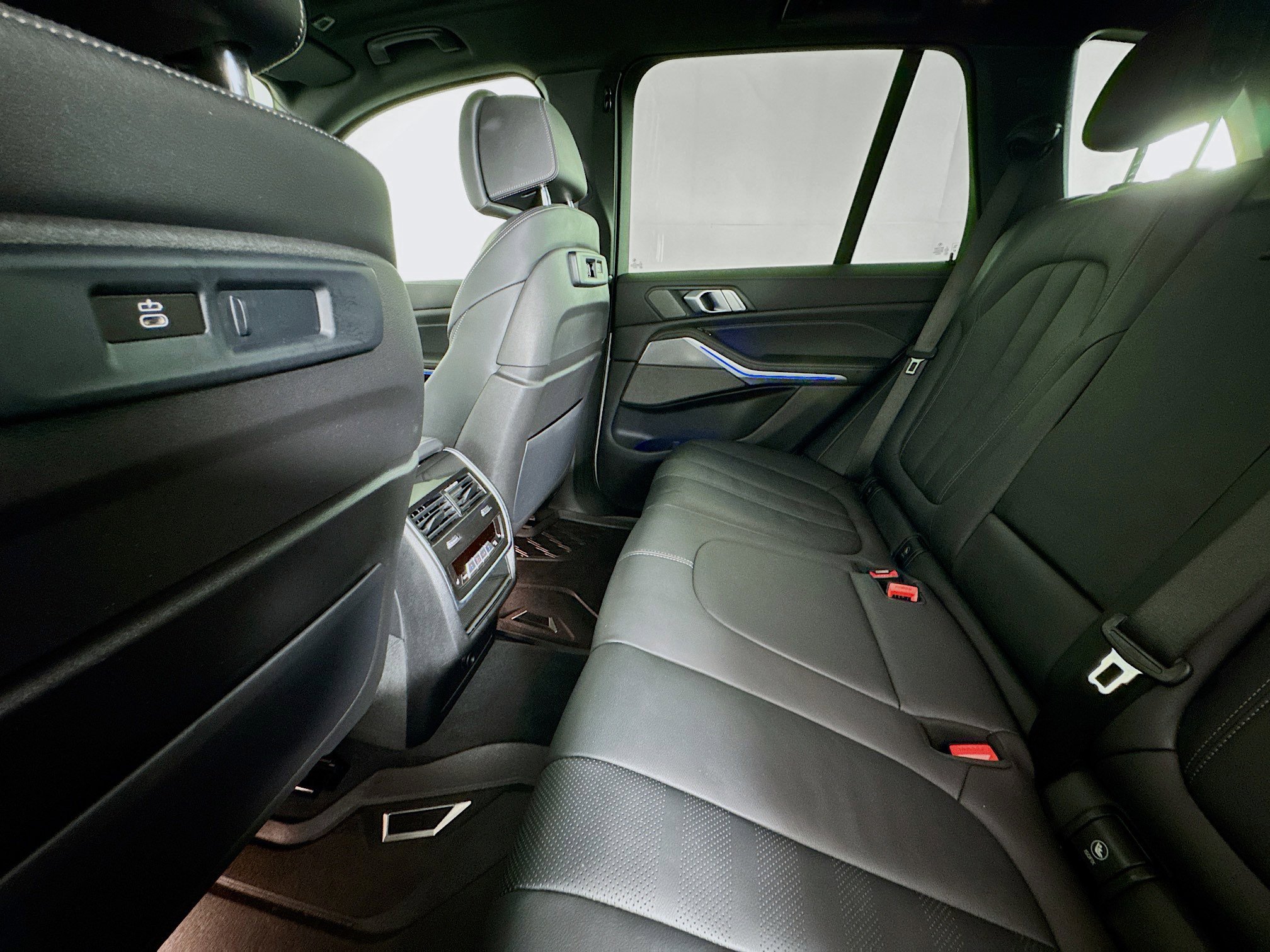 Used 2022 BMW X5 M50i w/ Parking Assistance Package image 24