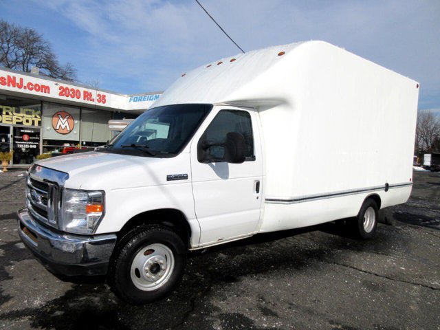 Used 2017 Ford E-350 and Econoline 350 Super Duty w/ Power Windows & Locks Group RWD image 3