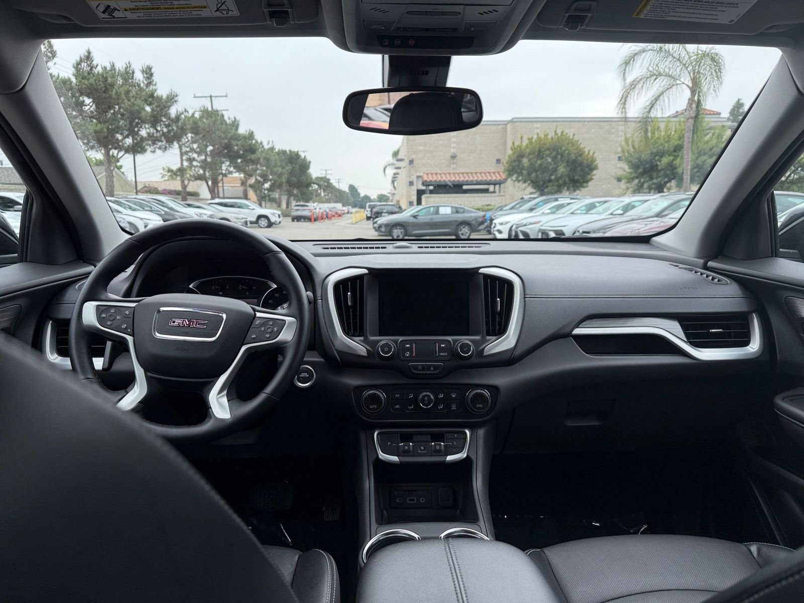 Used 2024 GMC Terrain SLT image 29