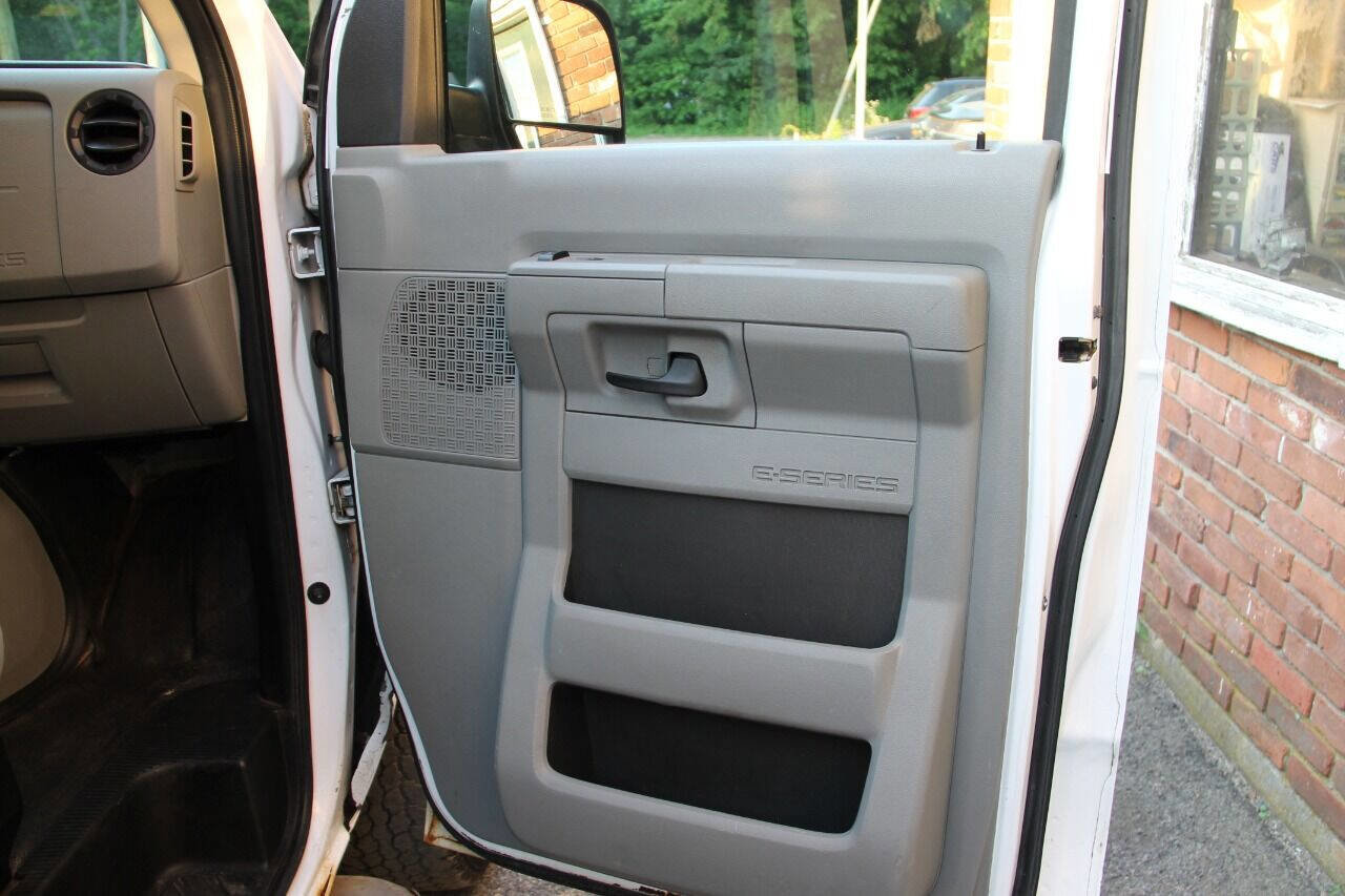 Used 2013 Ford E-250 and Econoline 250 E 250 3dr Cargo Van w/ PWR Group image 24