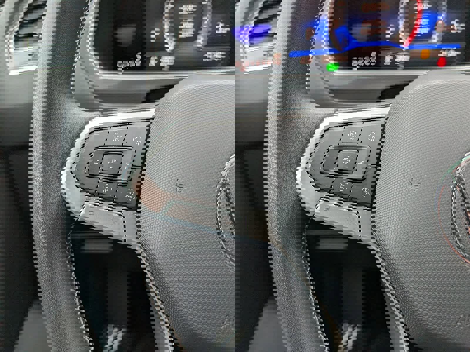 Used 2023 Volkswagen Tiguan SE image 21