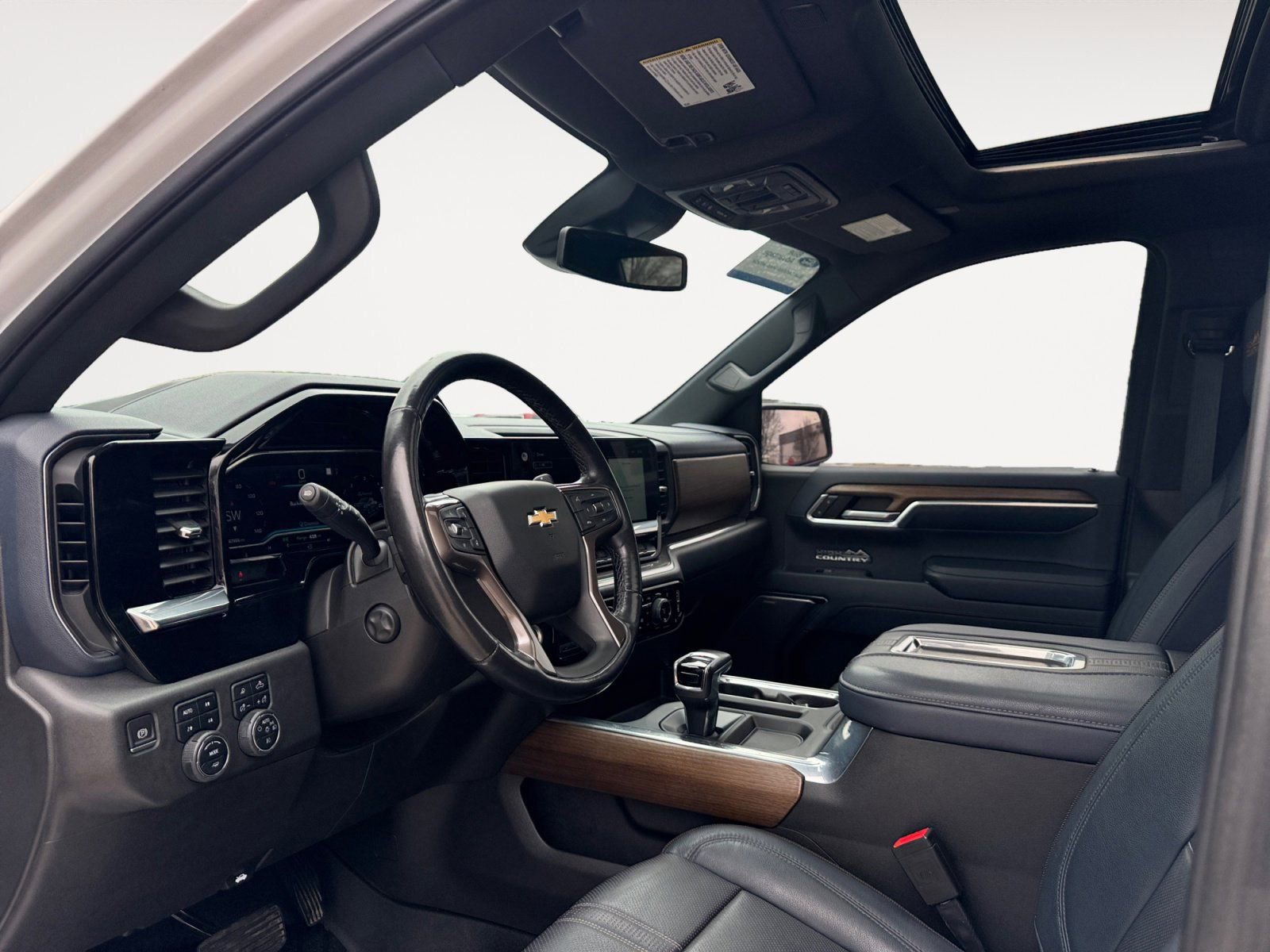 Used 2022 Chevrolet Silverado 1500 High Country w/ High Country Premium Package image 9