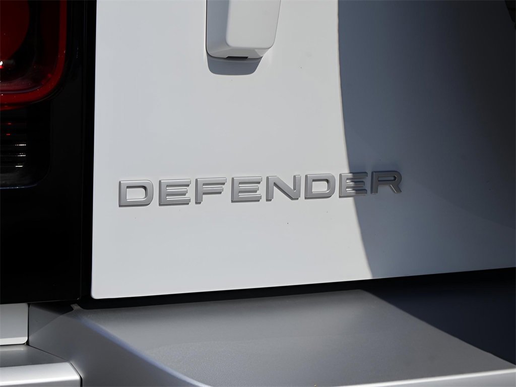 New 2025 Land Rover Defender 110 S image 8