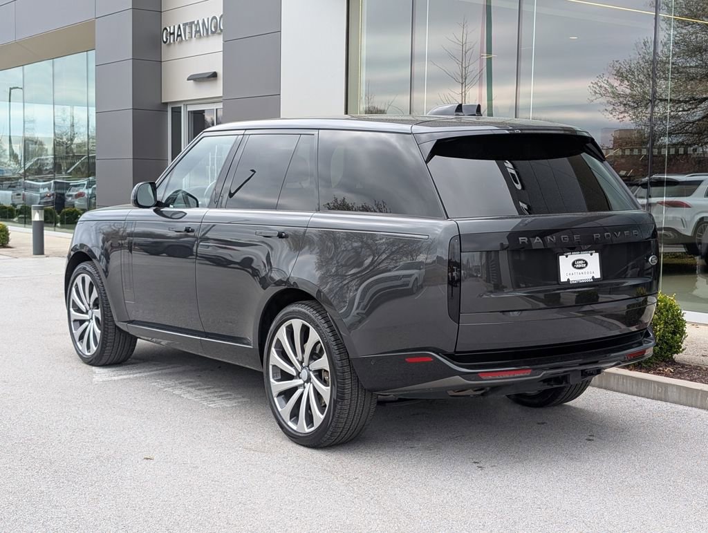 Used 2023 Land Rover Range Rover SE image 3