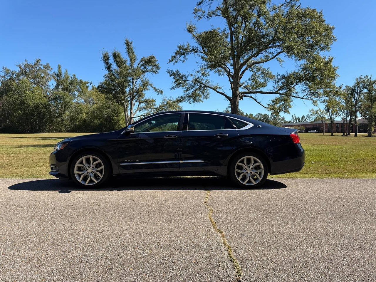Used 2017 Chevrolet Impala Premier FWD image 4