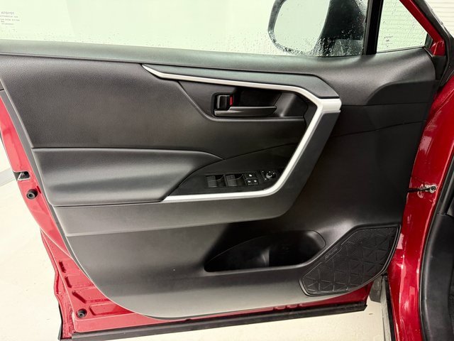 Used 2025 Toyota RAV4 LE image 29