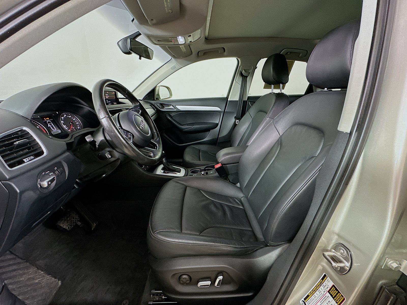 Used 2017 Audi Q3 2.0T Premium w/ Convenience Package AWD/4WD image 32