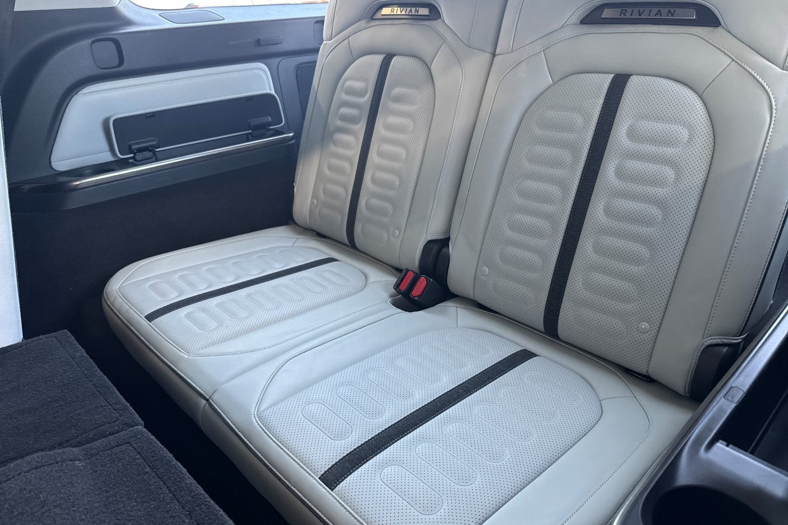 Used 2024 Rivian R1S Adventure AWD/4WD image 14