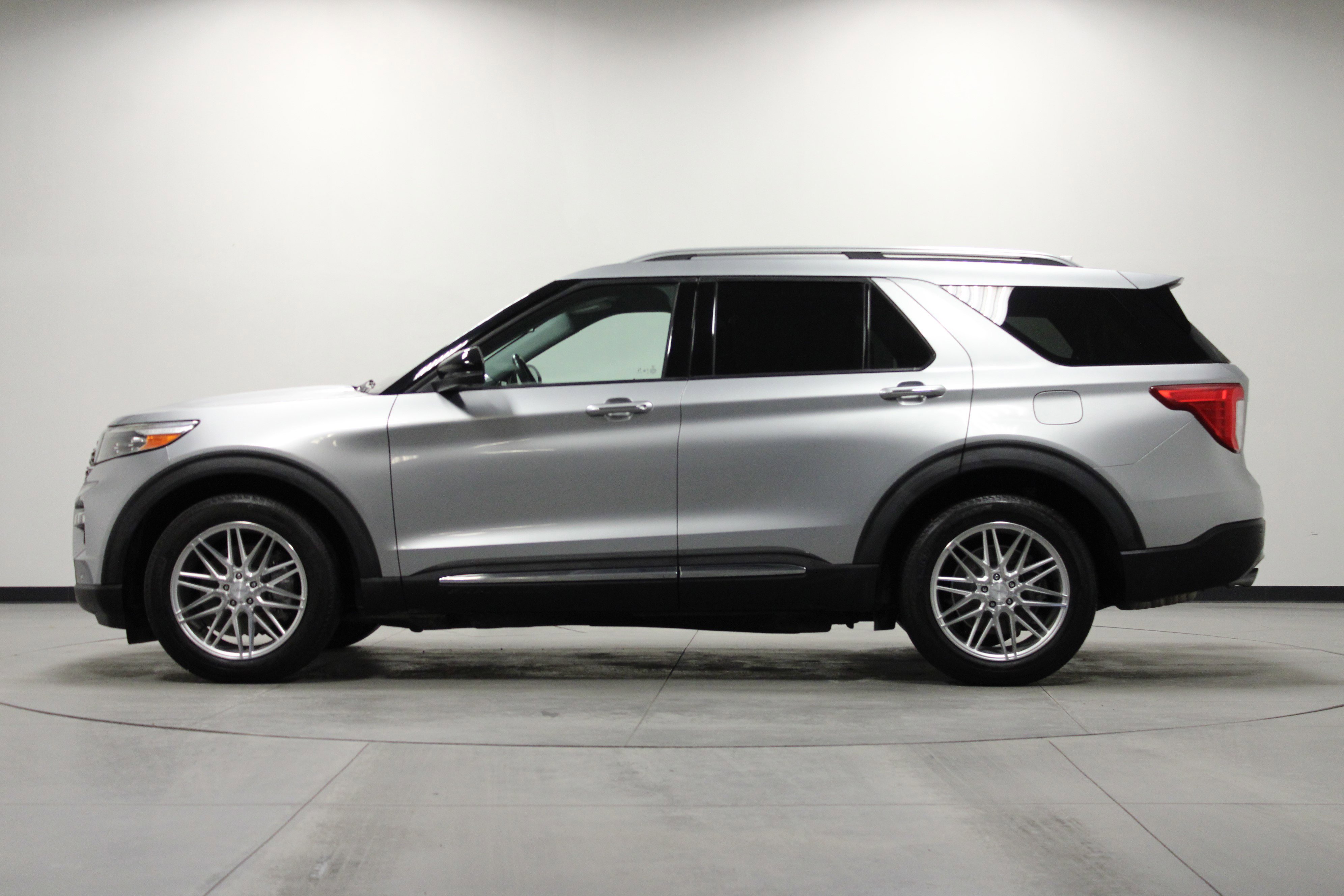 Used 2020 Ford Explorer Limited w/ Hybrid Equipment Group 310A image 7