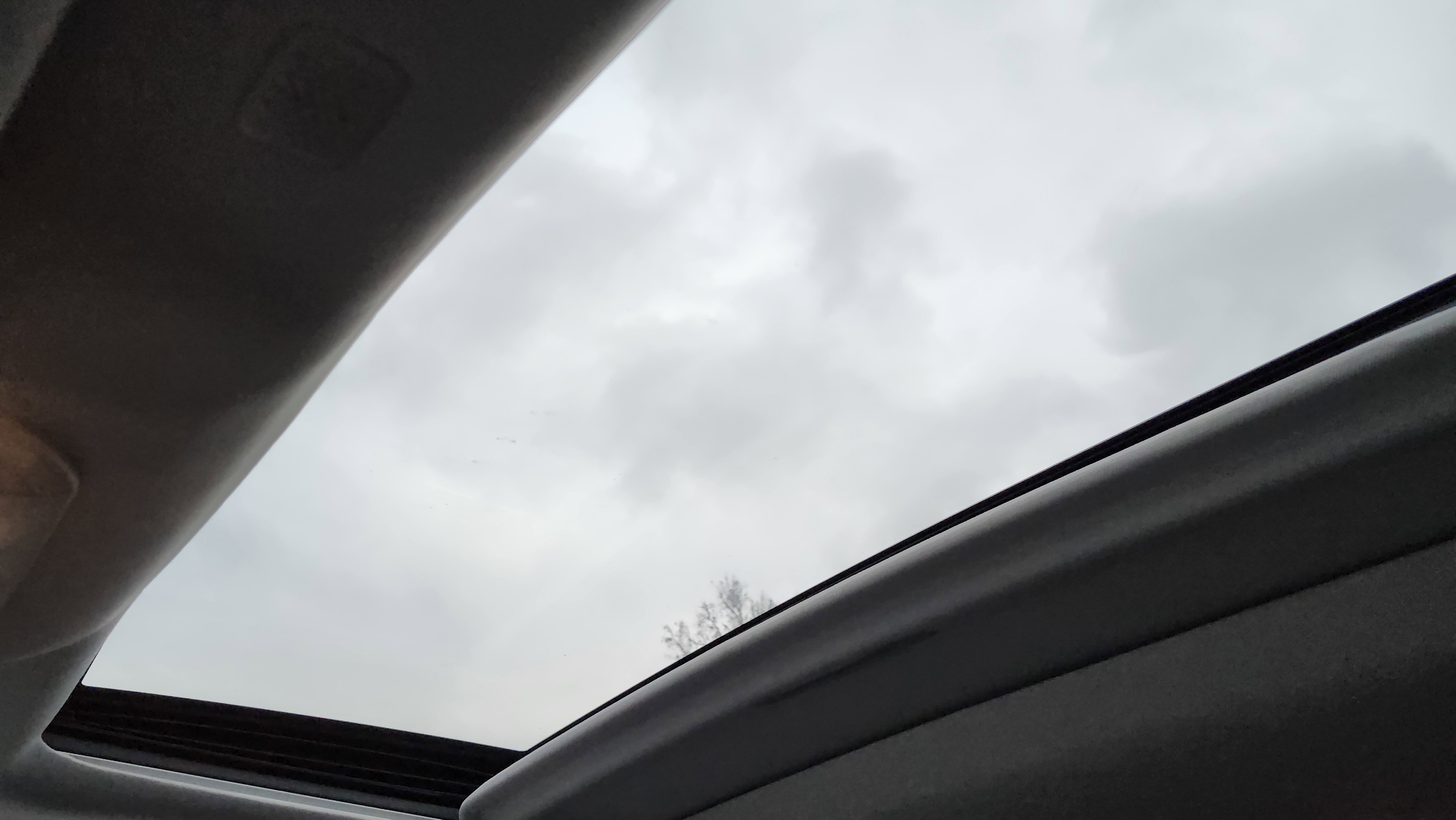 Used 2022 Toyota Highlander XLE image 2