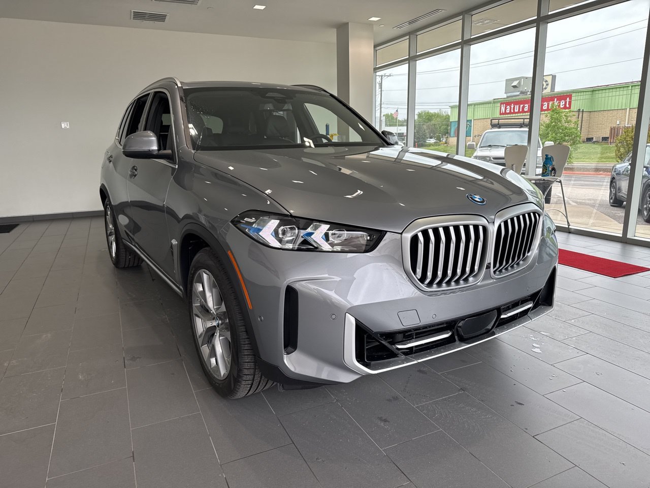 New 2026 BMW X5 xDrive50e w/ Executive Package AWD/4WD image 2