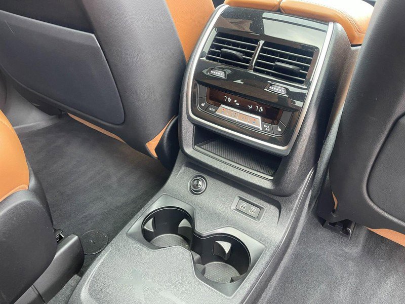 Used 2022 BMW X7 M50i w/ Luxury Seating Package image 19
