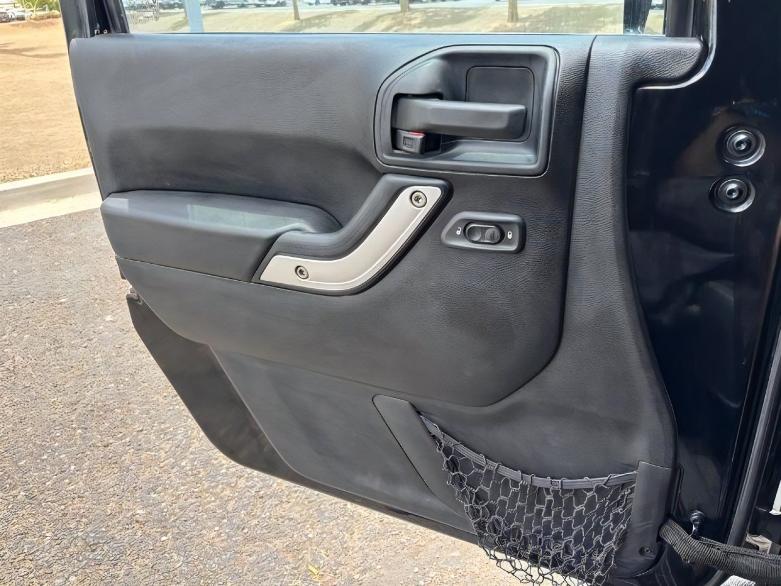 Used 2016 Jeep Wrangler Unlimited Rubicon w/ Connectivity Group AWD/4WD image 10