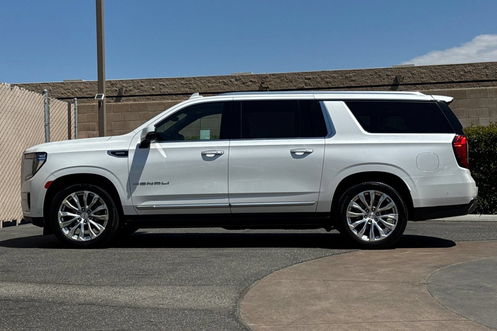 Certified 2023 GMC Yukon XL Denali w/ Advanced Technology Package AWD/4WD image 7