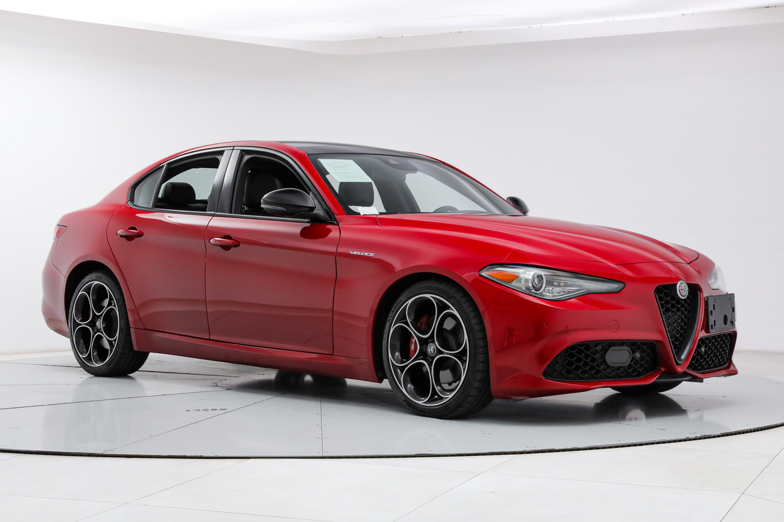 Used 2023 Alfa Romeo Giulia Veloce RWD image 7