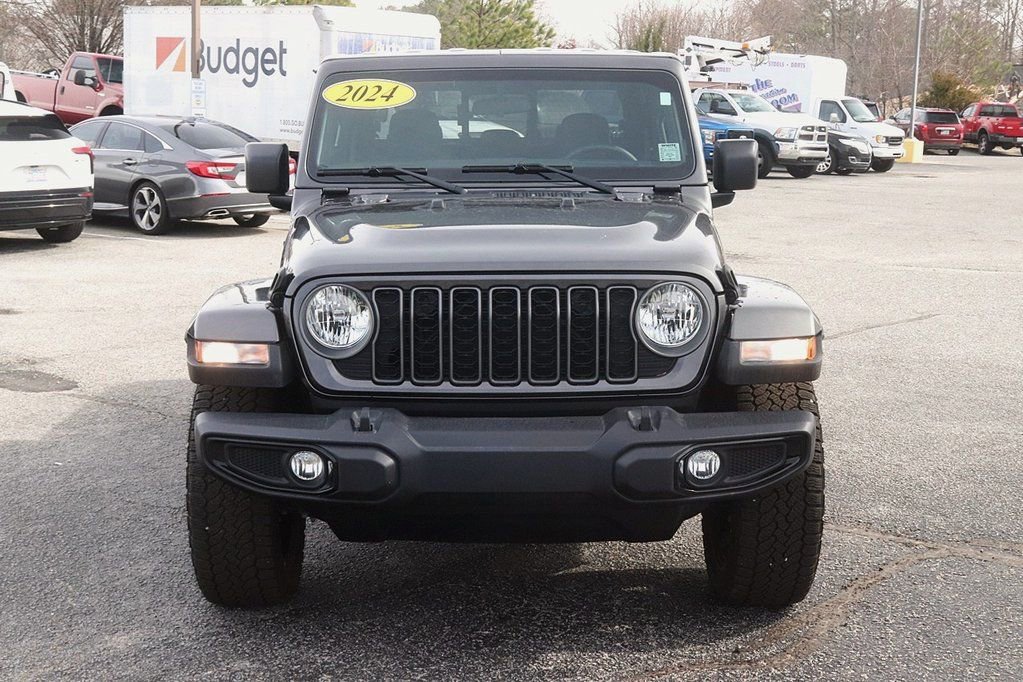 Used 2024 Jeep Gladiator Sport image 2