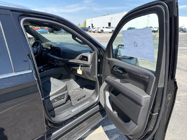 New 2026 Chevrolet Tahoe Premier w/ Sun And Tow Package AWD/4WD image 32