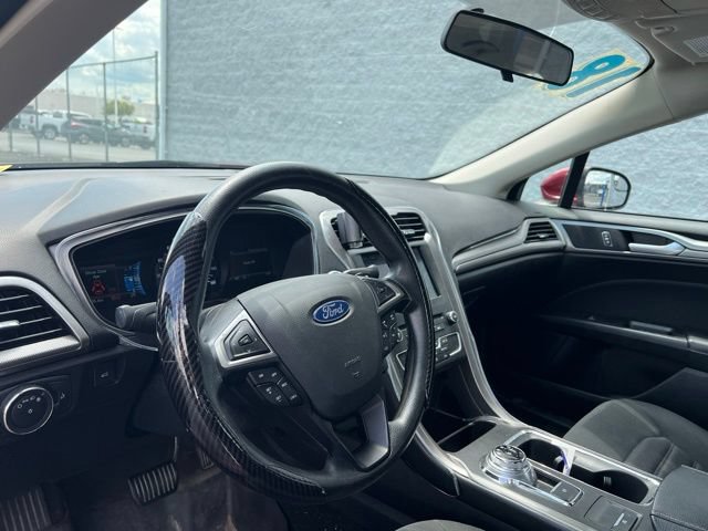 Used 2018 Ford Fusion SE w/ Fusion SE Technology Package FWD image 12