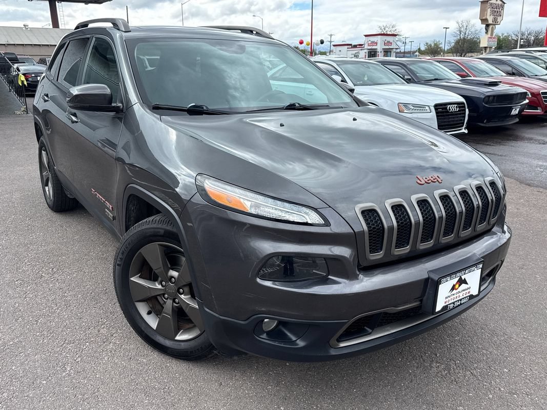 Used 2017 Jeep Cherokee Latitude AWD/4WD image 1