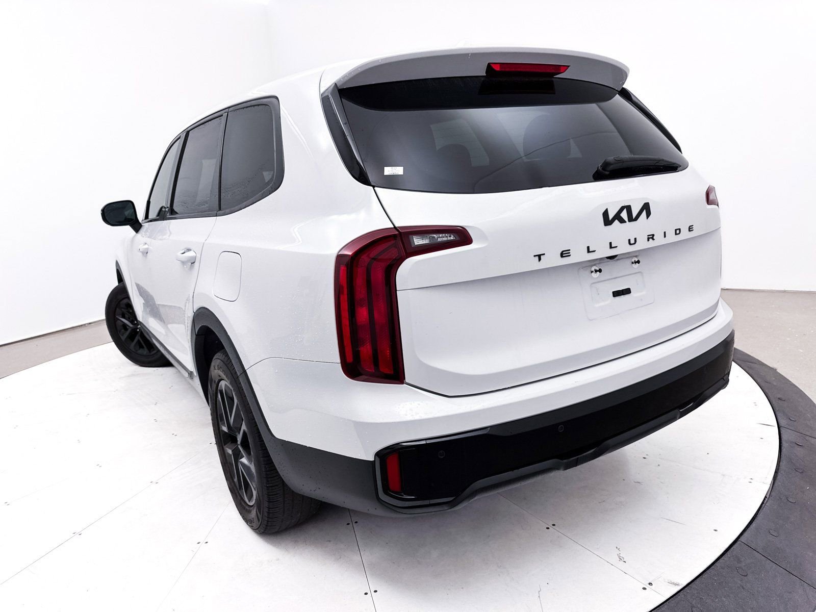 Used 2023 Kia Telluride LX image 7