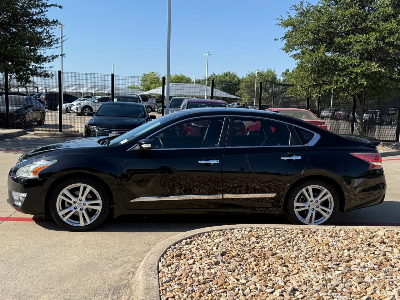 Used 2015 Nissan Altima 3.5 SL FWD image 2