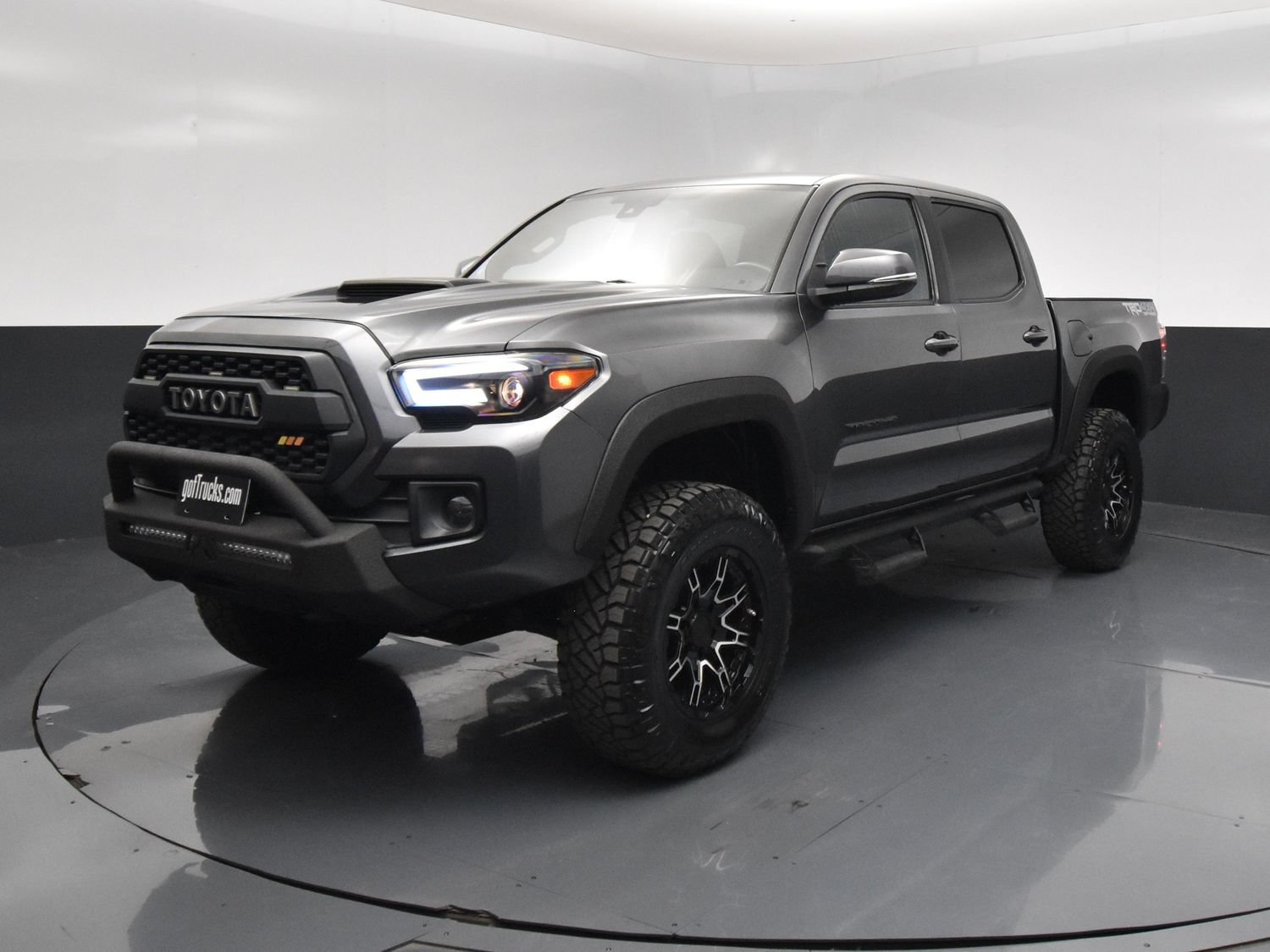 Used 2018 Toyota Tacoma TRD Off-Road AWD/4WD image 2