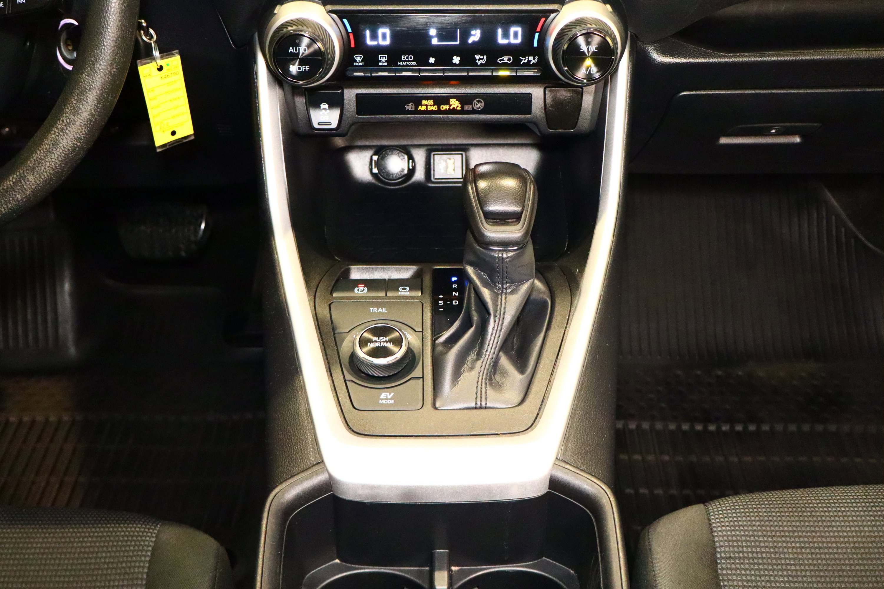 Used 2024 Toyota RAV4 LE image 27