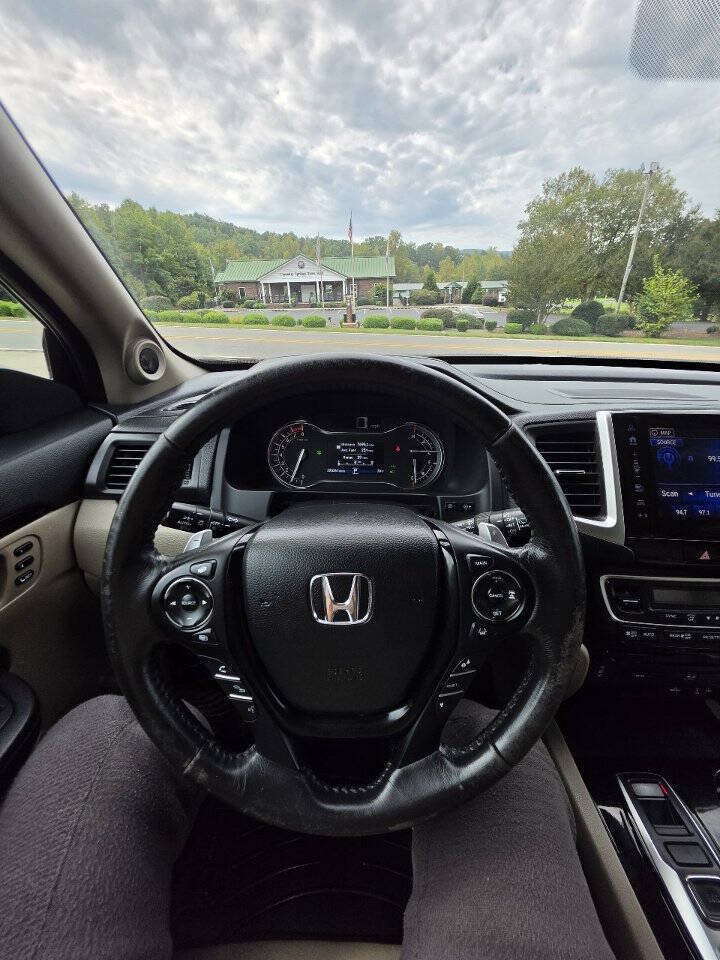 Used 2017 Honda Pilot Touring image 16