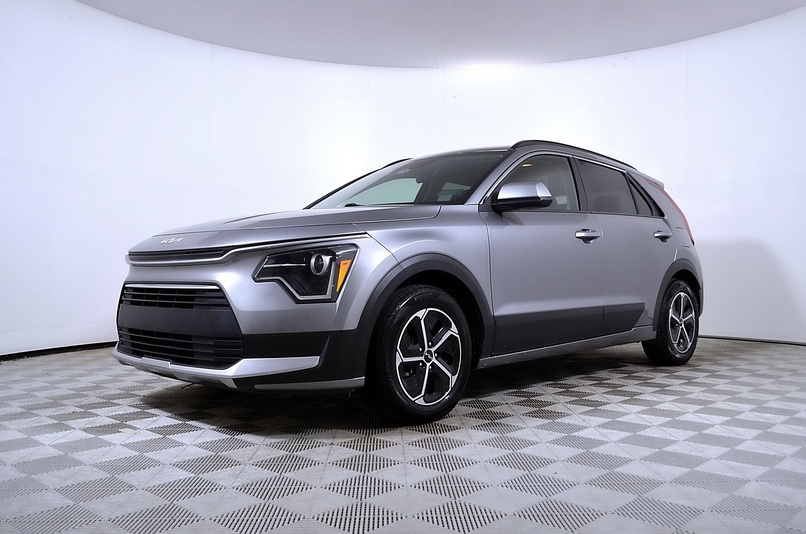 Used 2023 Kia Niro LX FWD video 2