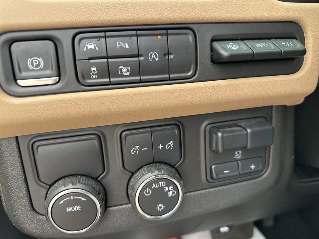 Used 2024 Chevrolet Suburban Premier w/ Premium Package RWD image 14