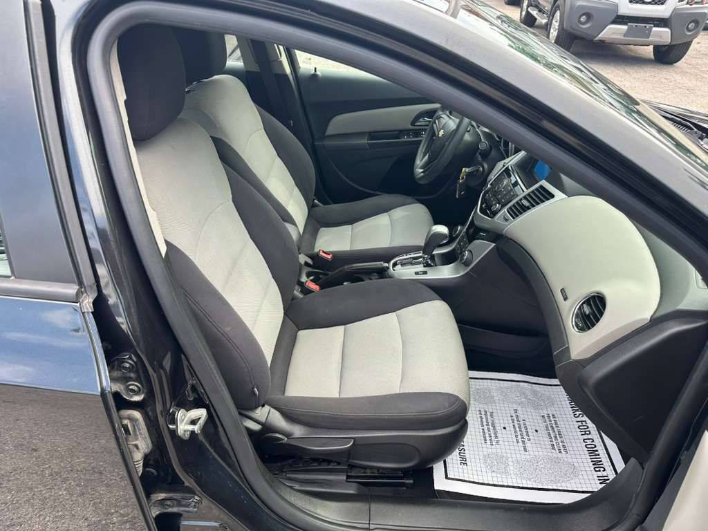 Used 2014 Chevrolet Cruze LS FWD image 18