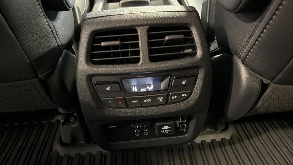 Used 2022 Honda Pilot Touring image 17