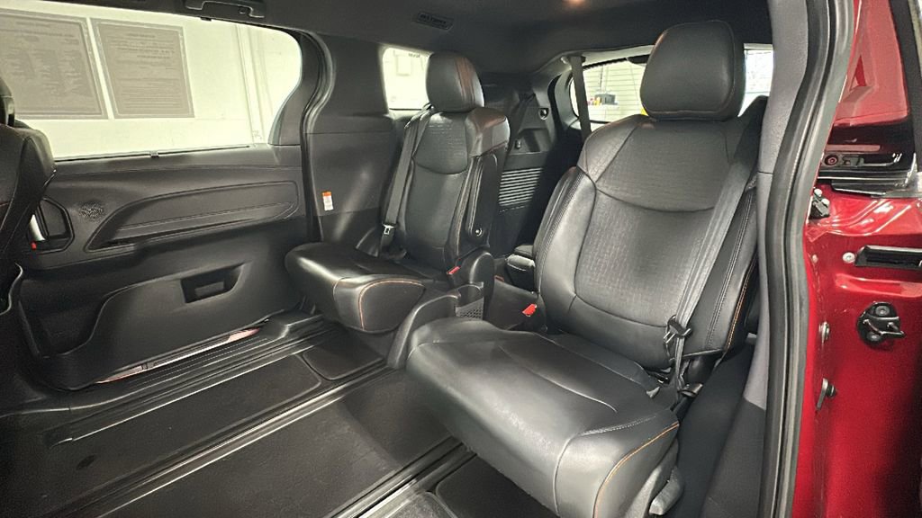 Used 2021 Toyota Sienna XSE w/ XSE Plus Package image 11