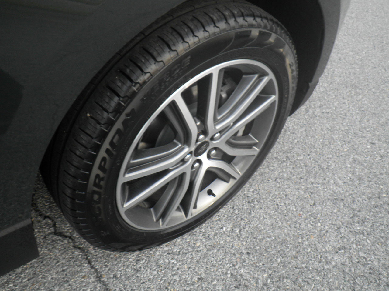 Certified 2024 Ford Edge Titanium w/ Equipment Group 301A image 9