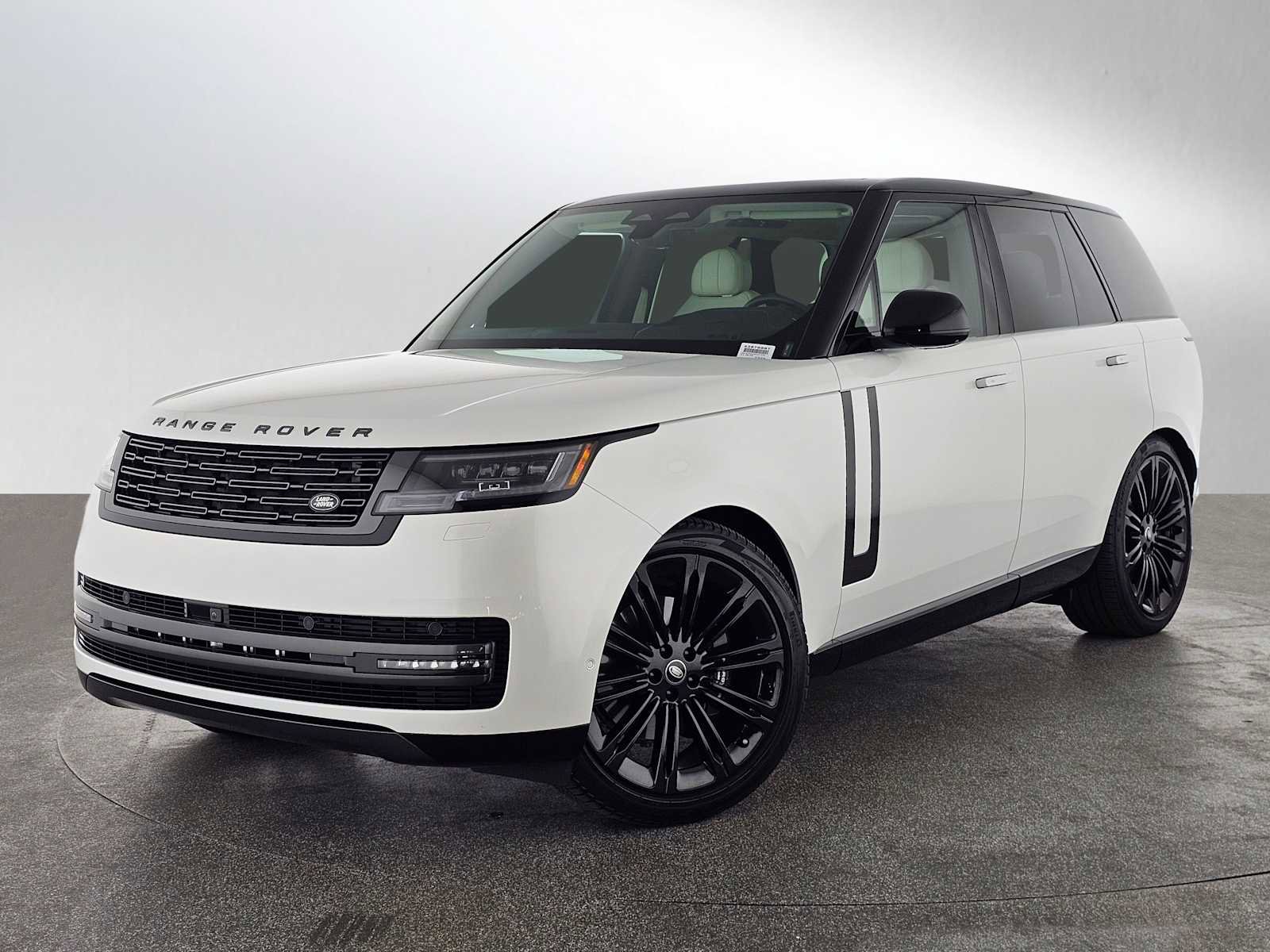 Used 2025 Land Rover Range Rover SE AWD/4WD image 1