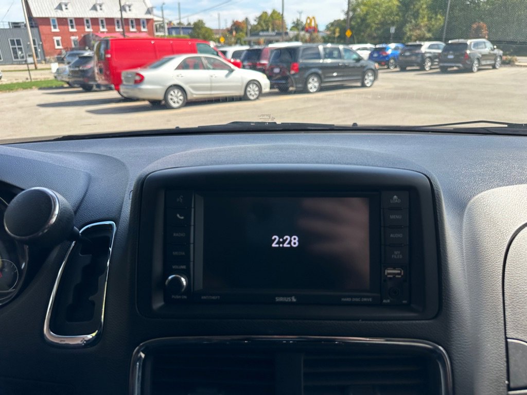 Used 2018 Dodge Grand Caravan SE w/ UConnect Hands-Free Group FWD image 26