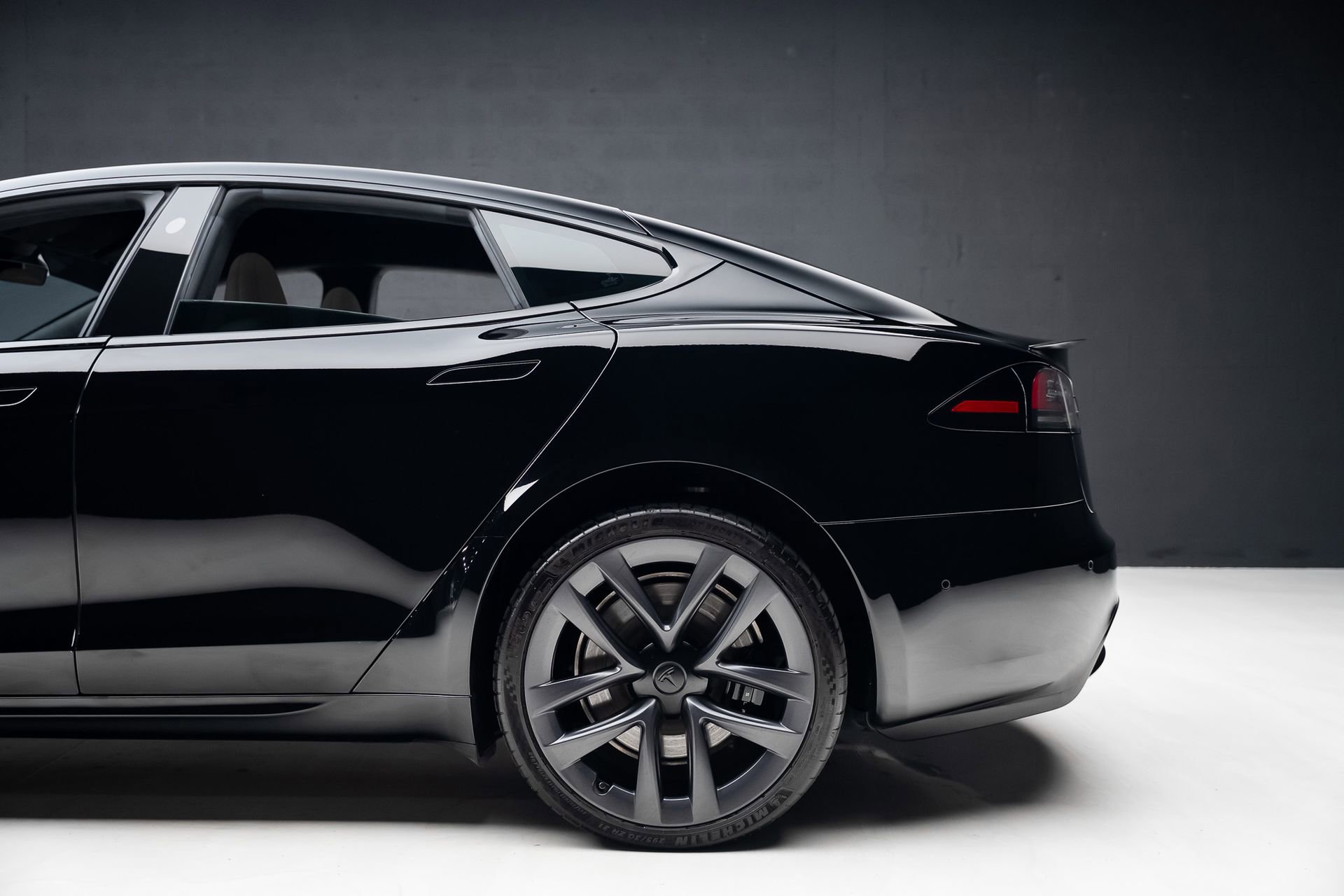 Used 2022 Tesla Model S Plaid image 20