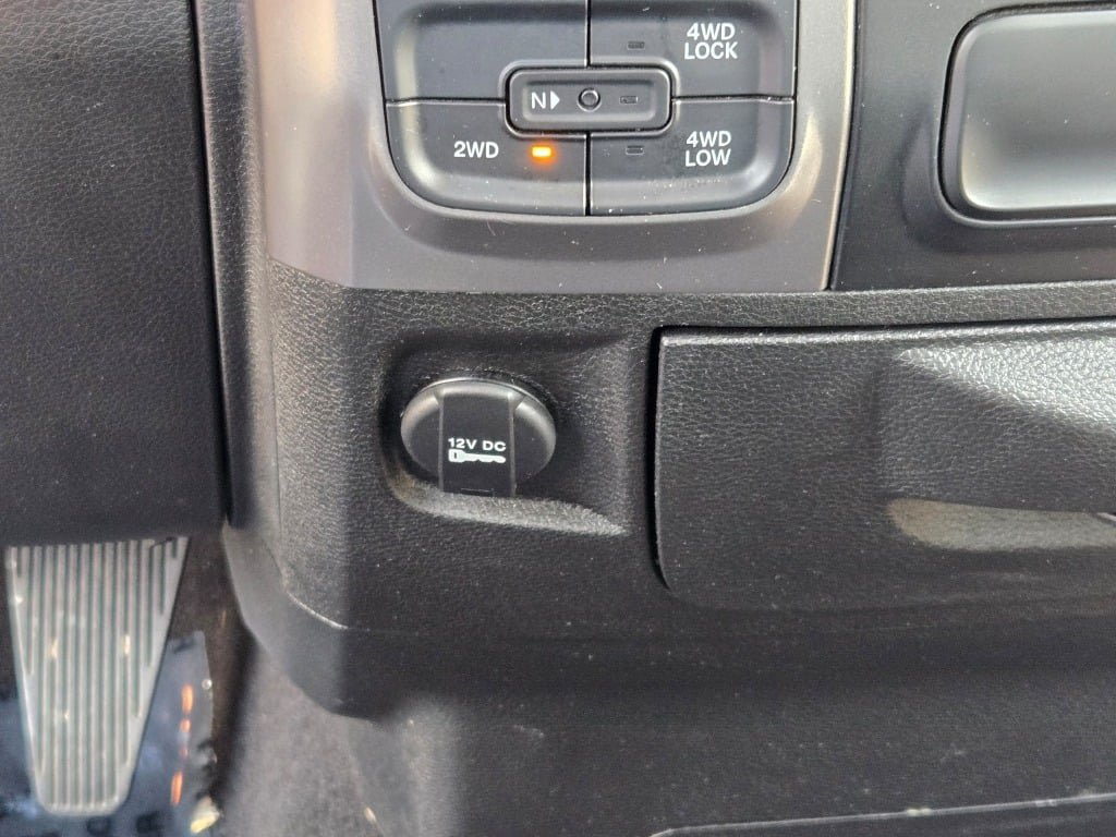 Used 2024 RAM 1500 Classic SLT AWD/4WD image 29