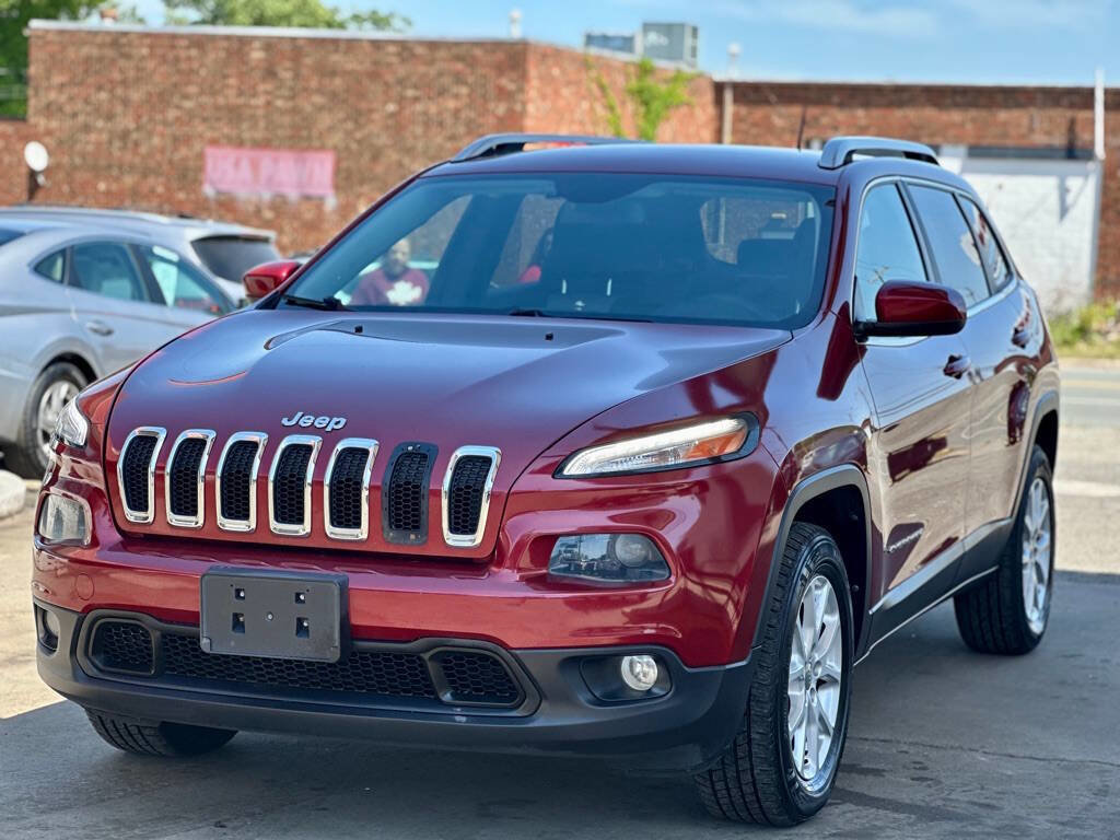 Used 2014 Jeep Cherokee Latitude AWD/4WD image 3