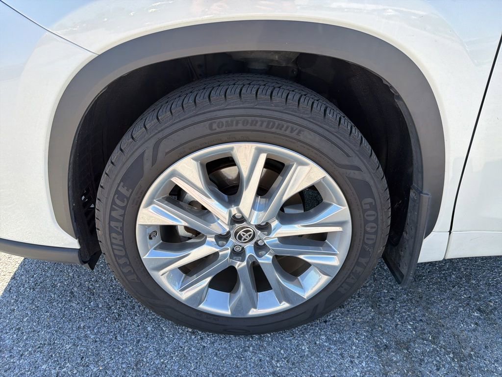 Used 2021 Toyota Highlander Limited AWD/4WD image 18