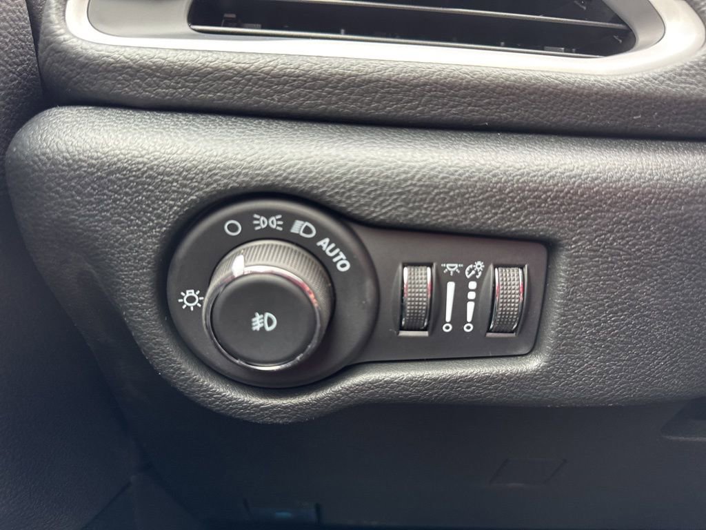 New 2026 Chrysler Pacifica Select image 9