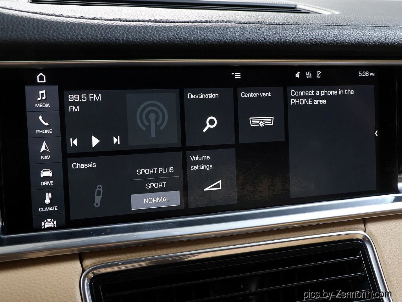 Used 2017 Porsche Panamera Sedan image 21